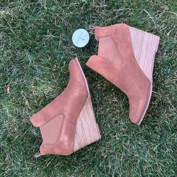 Caslon Willa Tan Suede Wedge Ankle Bootie NEW Womens 10 Water Resistant 3" Heel - Picture 2 of 7